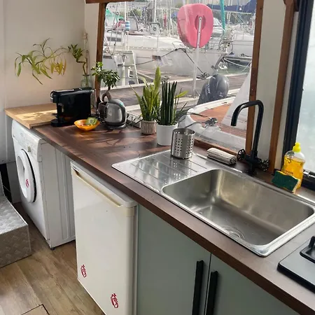 Botel Penichette Cosy Bassins A Flots, Proche De La Cite Du Vin Bordeaux