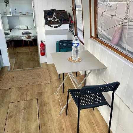 Botel Penichette Cosy Bassins A Flots, Proche De La Cite Du Vin Bordeaux