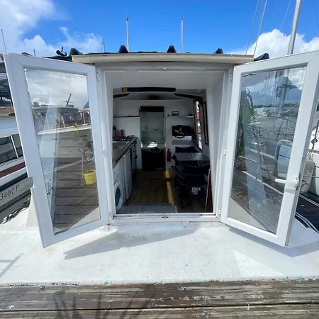 Botel Pénichette Cosy Bassins à Flots, Proche De La Cité Du Vin