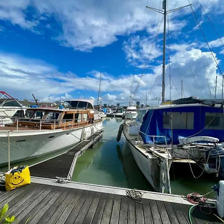 Botel Pénichette Cosy Bassins à Flots, Proche De La Cité Du Vin