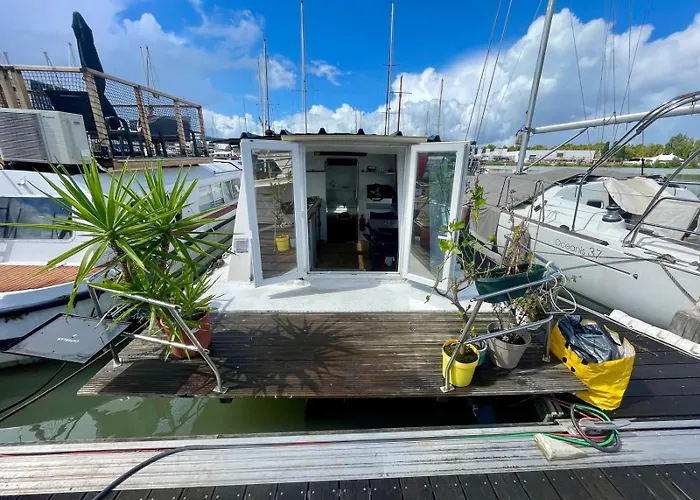 Pénichette Cosy Bassins à Flots, Proche De La Cité Du Vin Bateau-hôtel *