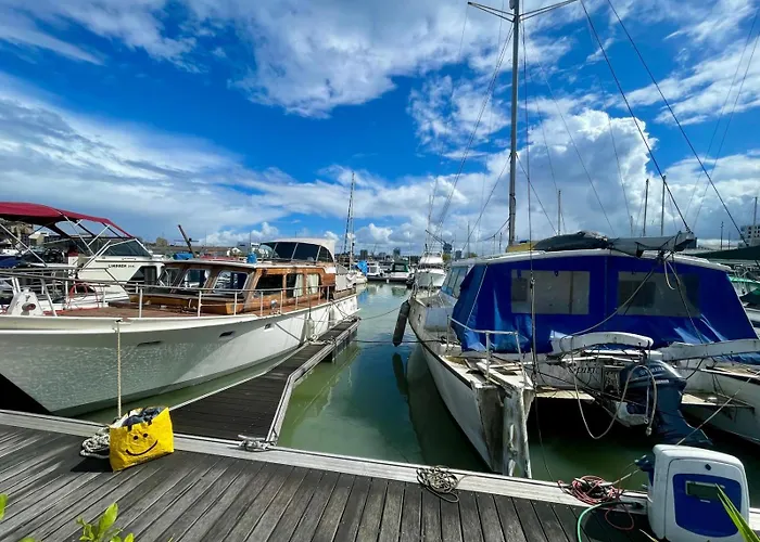 Bateau-hôtel Pénichette Cosy Bassins à Flots, Proche De La Cité Du Vin